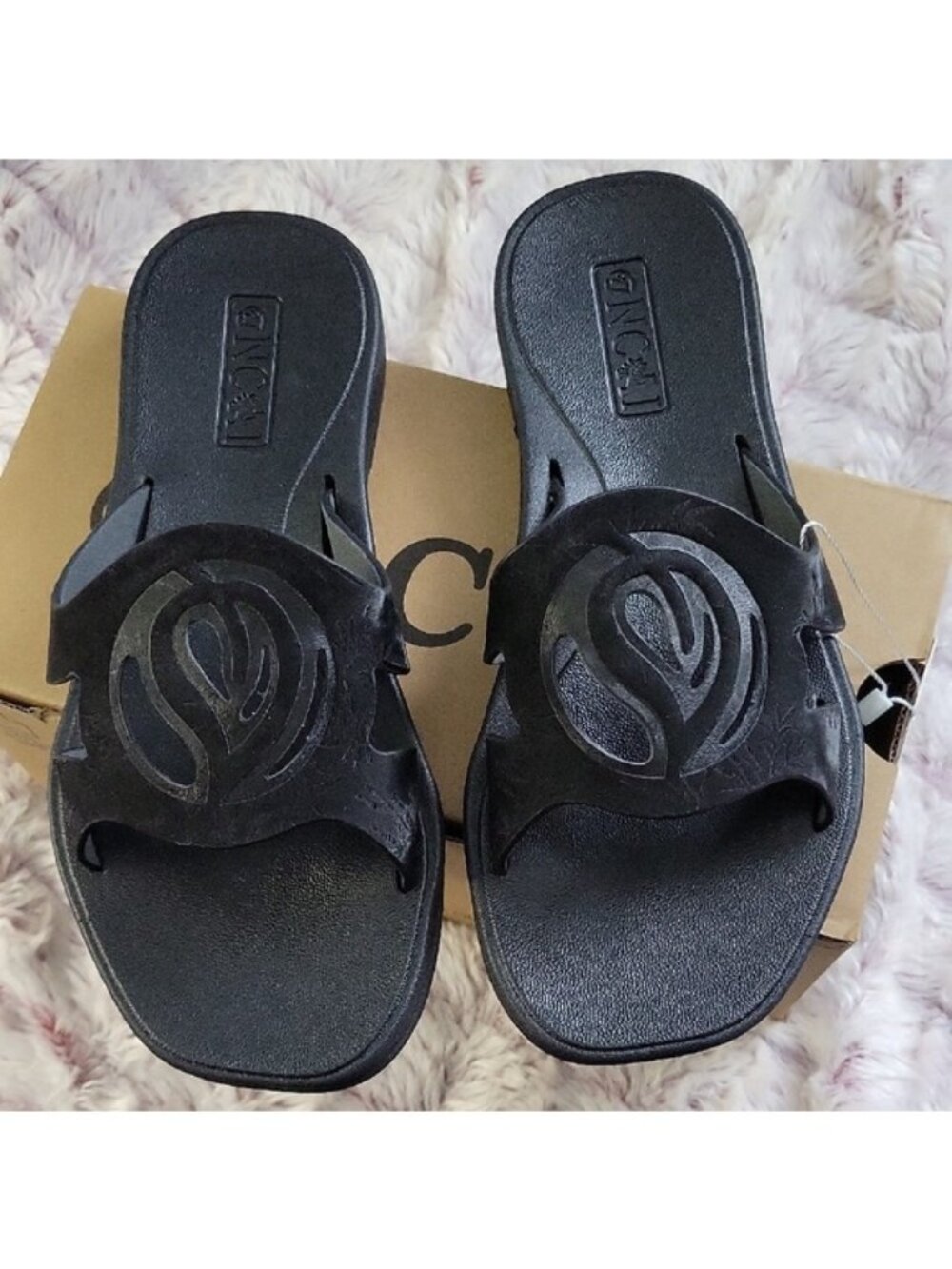 ONCAI Women’s Cut Out Comfort Slide Sandals  Black Size 6 Brand New with Box